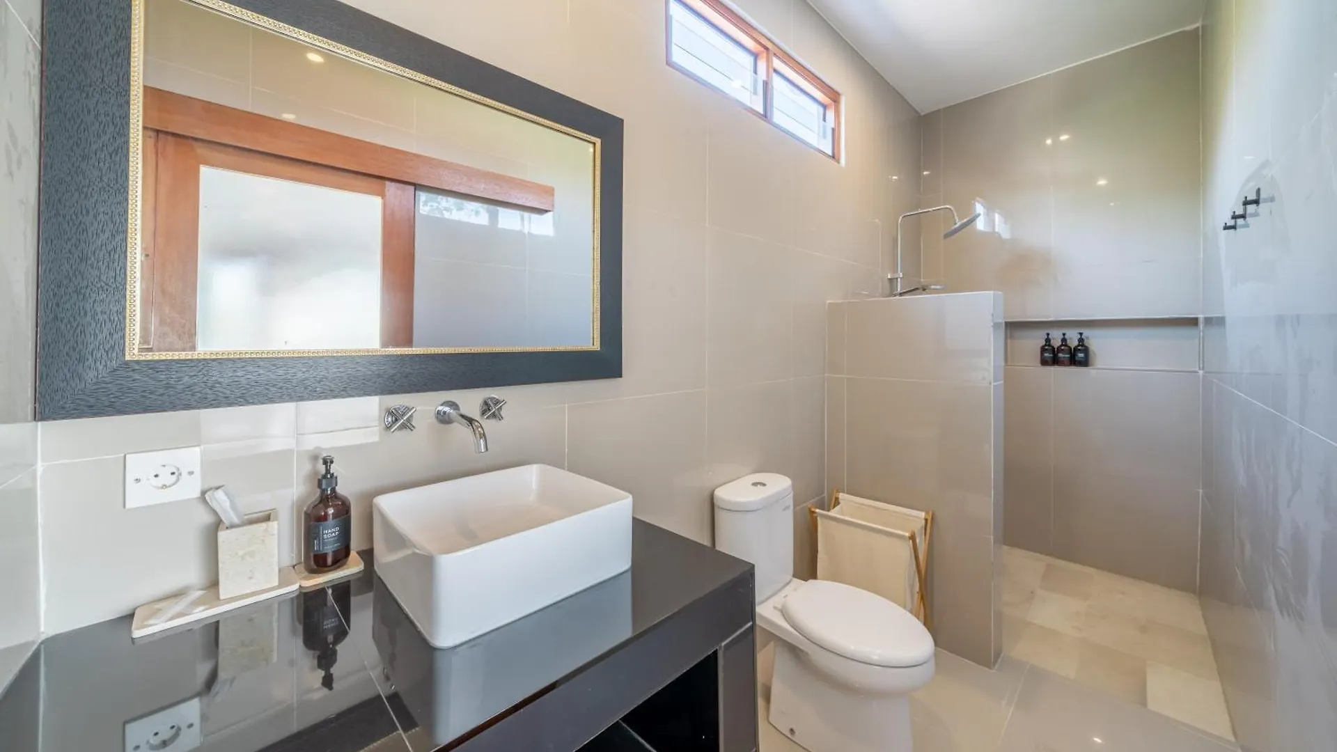 Viewbali 2- Modern Villa With Stunning Rooftop Views Kerobokan